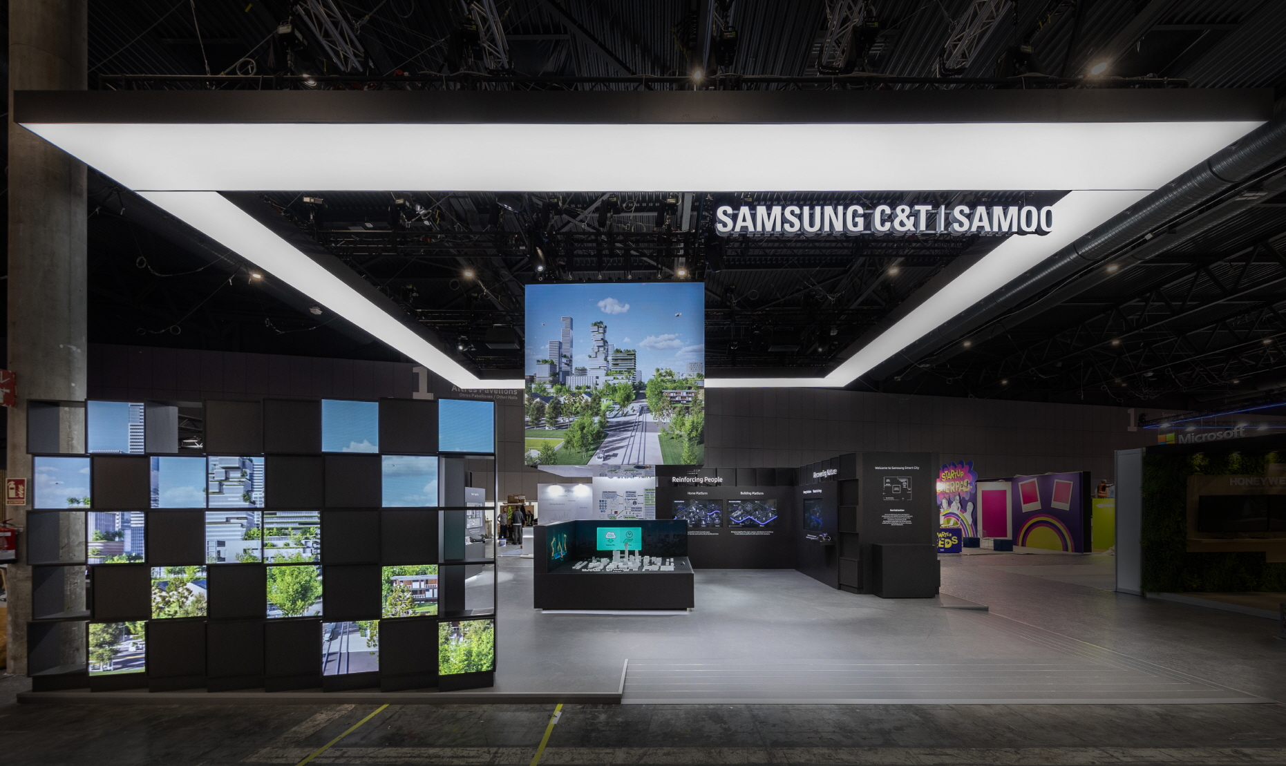 Samsung C&T’s exhibition booth at the 2023 Smart City Expo World Congress