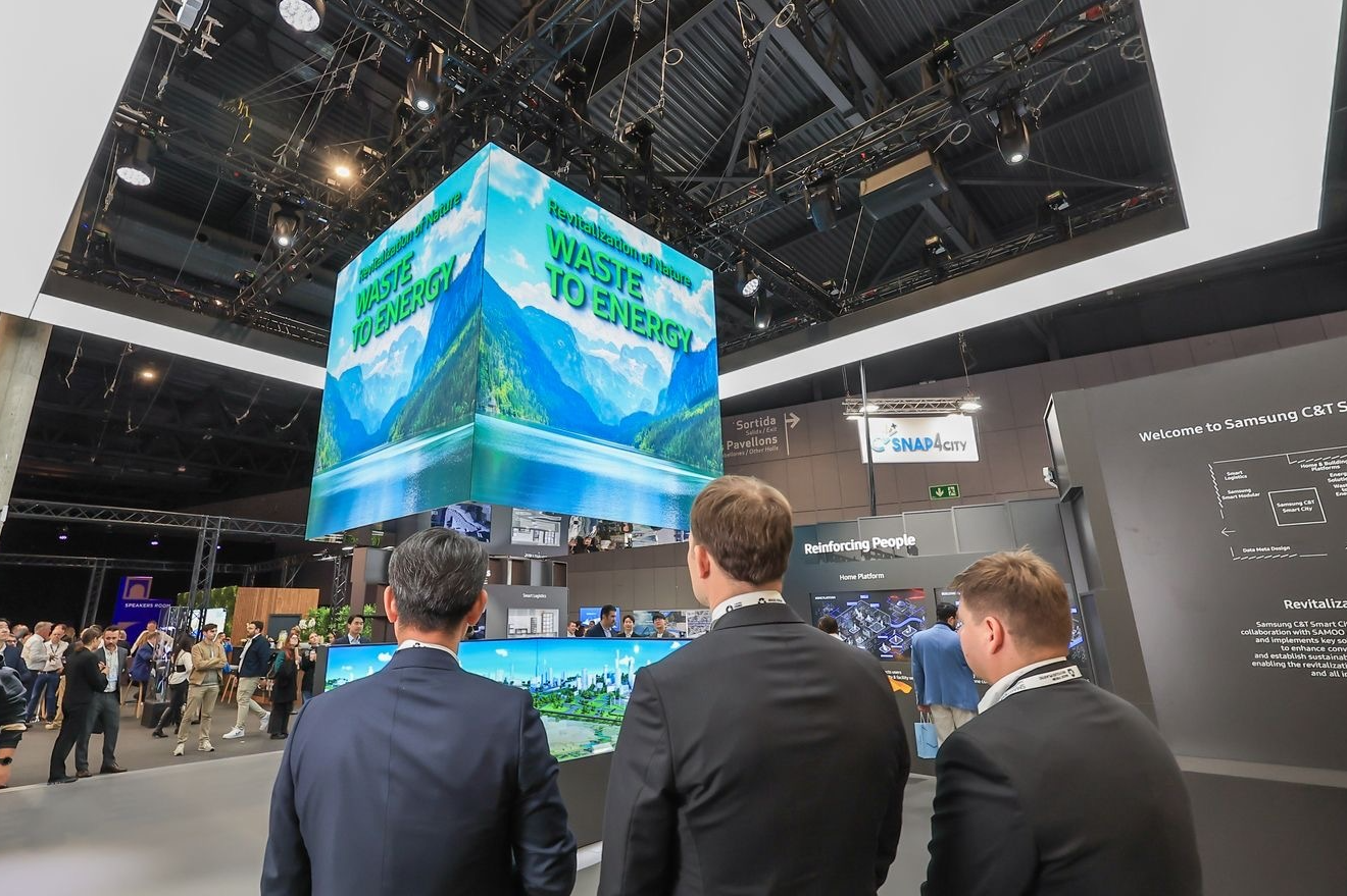 Visitors look around Samsung C&T's exhibition booth at the 2023 Smart City Expo World Congress.