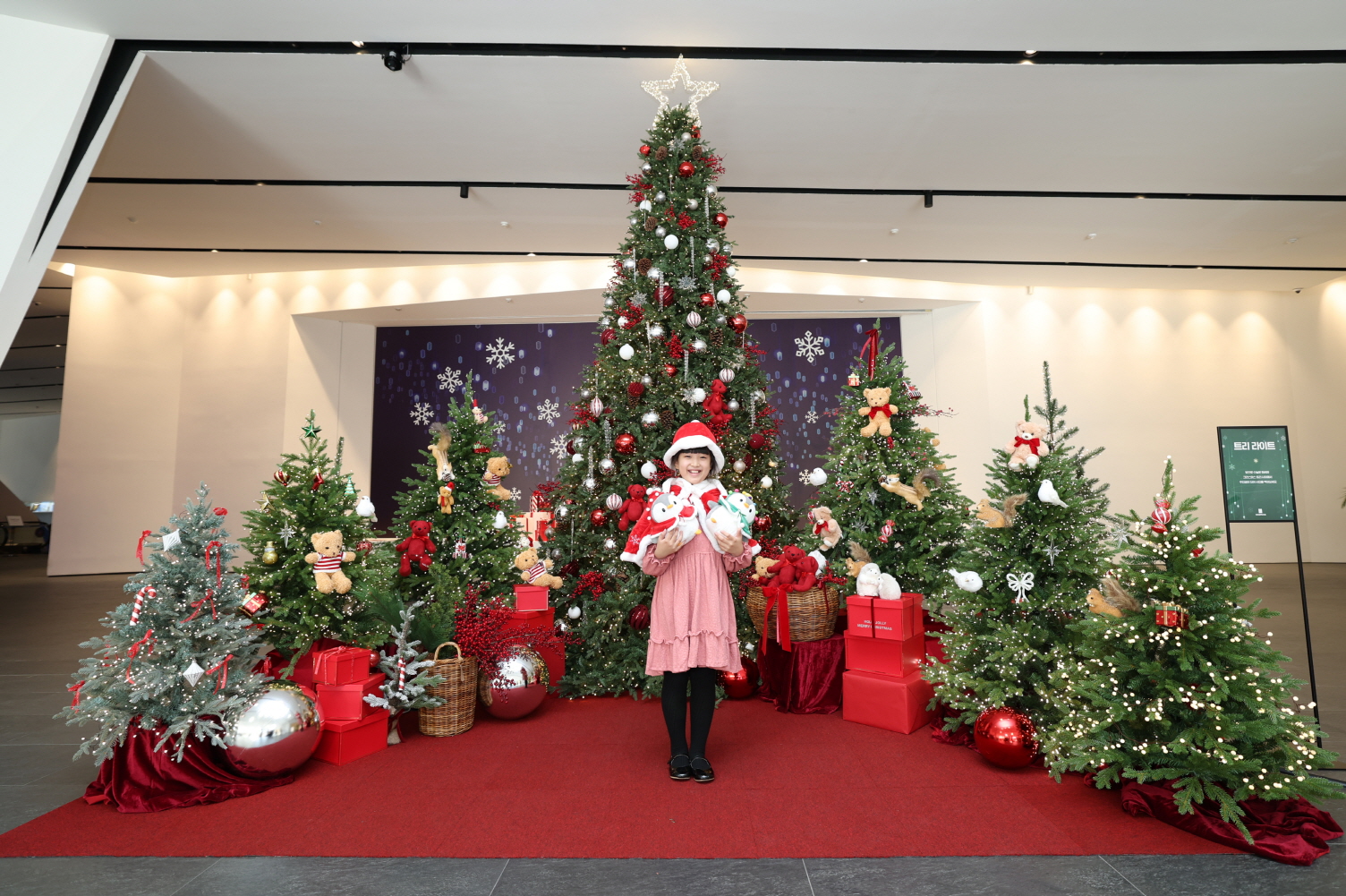 Christmas in the HighLight, Raemian Gallery’s last exhibition of 2023