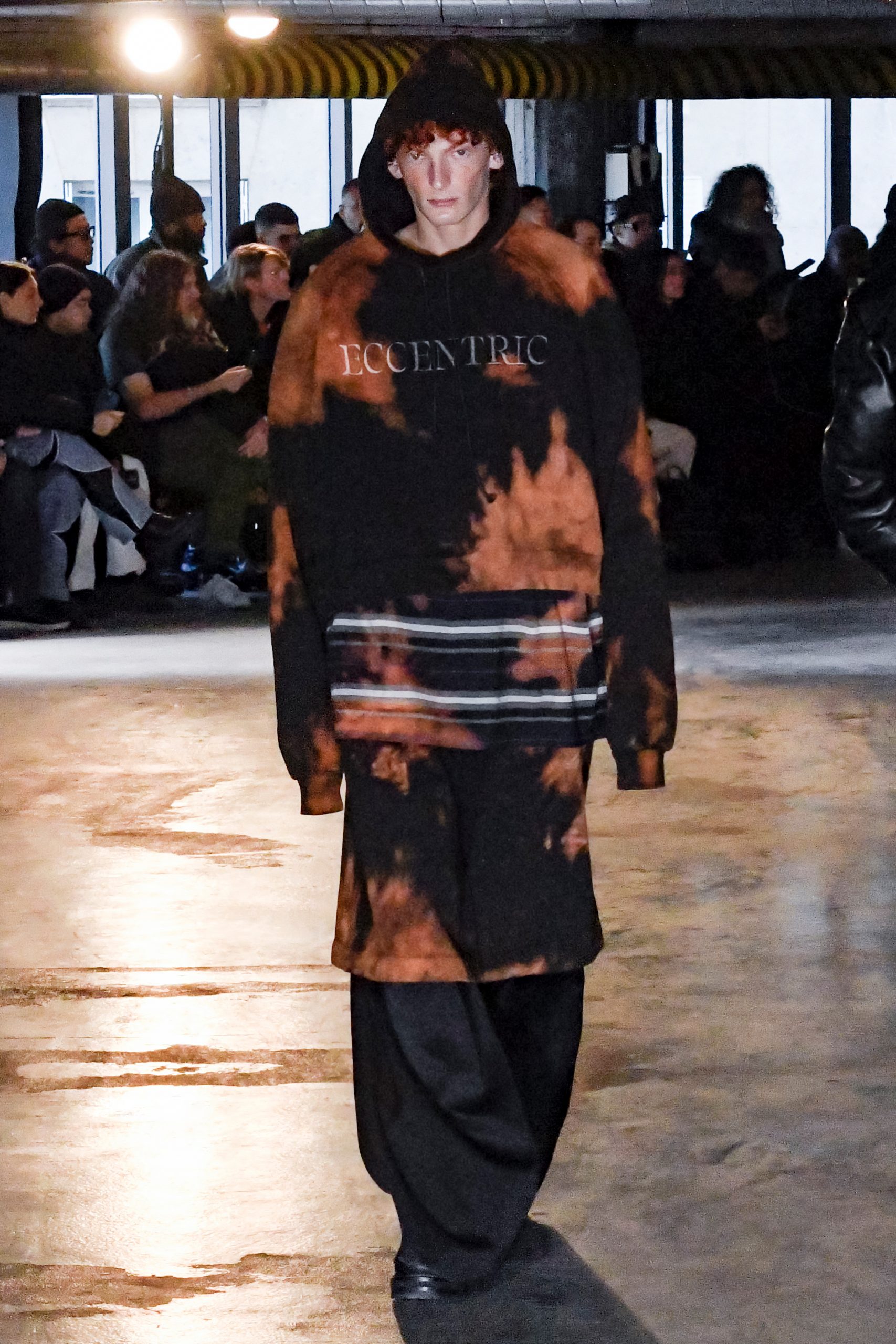 “Eccentric” -- this garment bears the theme of this collection.