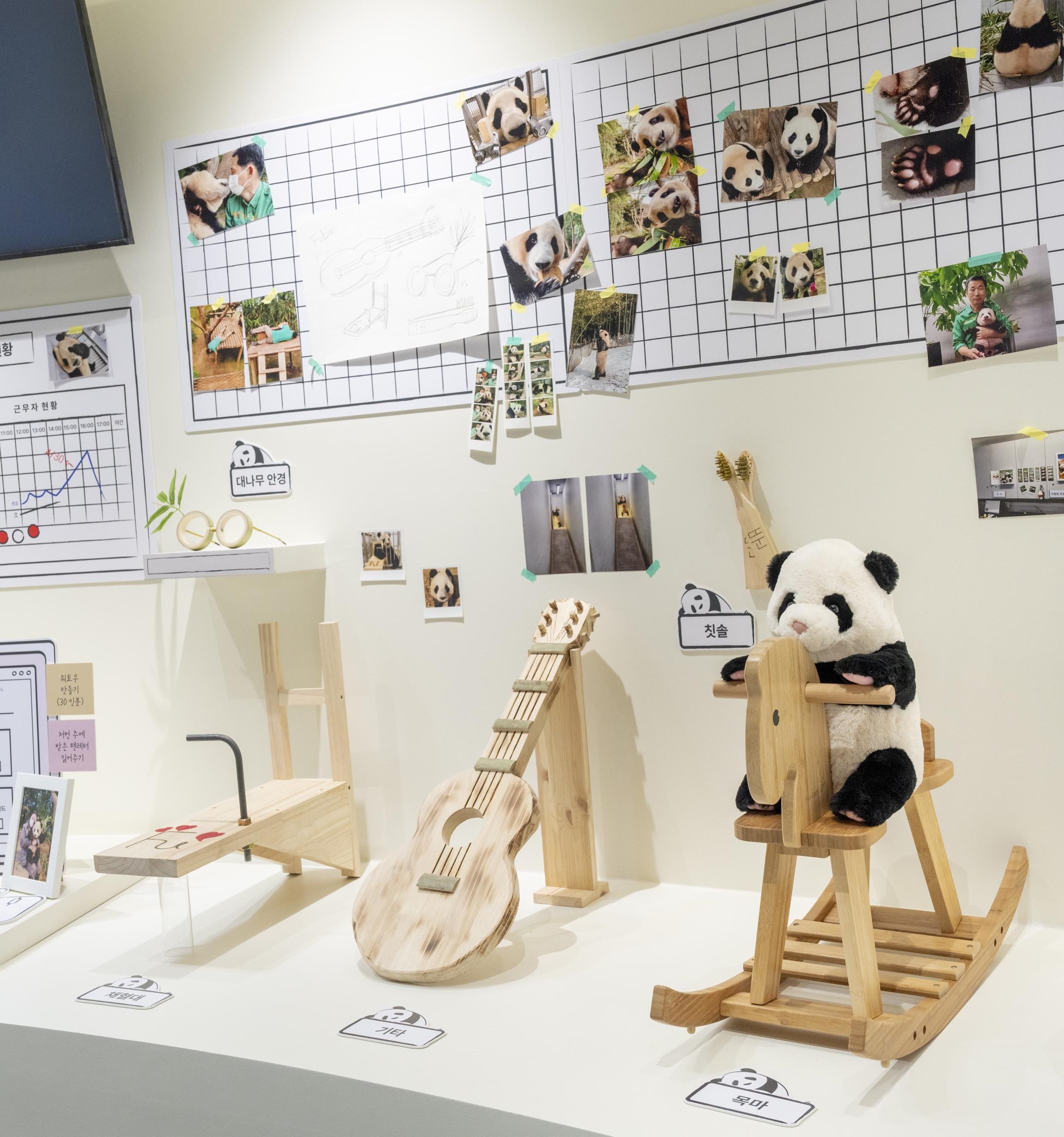 See some of the toys that Fu Bao played with when she was a baby.