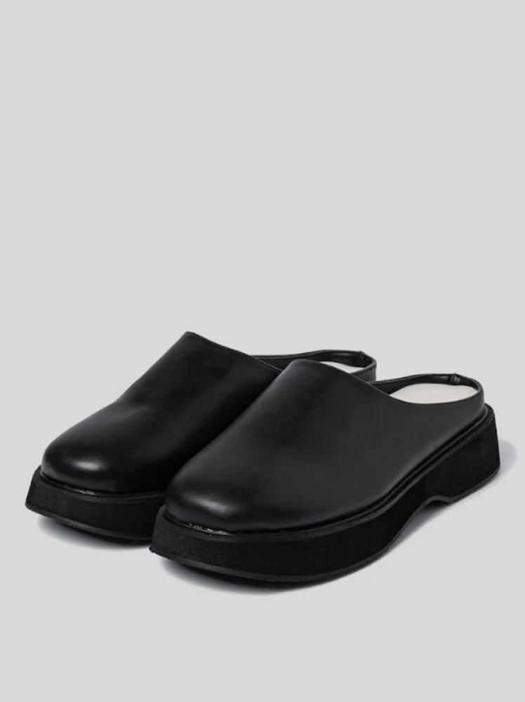 Black 8 Seconds pleather clogs for summer