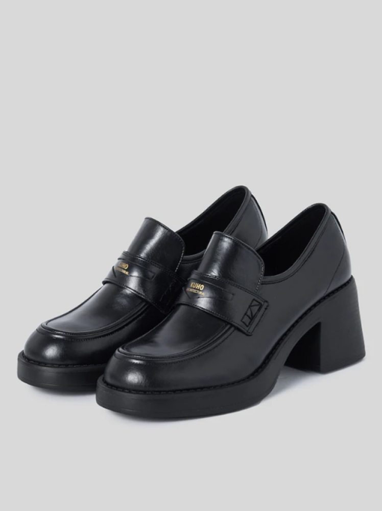 A pair of black leather loafers with a nice shine and a chunky heel for extra height made by the Korean brand Kuho, owned by the Samsung C&T Fashion division.