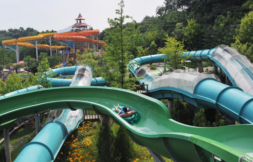 Experience twists and turns in a tube slide adventure called the ‘Wild Blaster’ at Korea’s Caribbean Bay