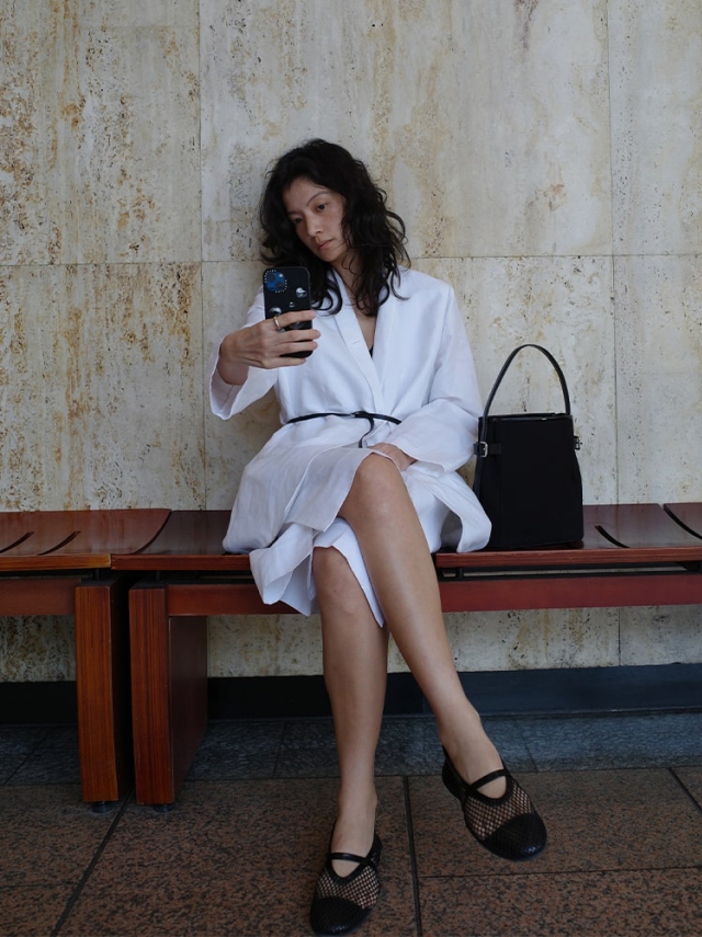 Effortlessly chic summer styling with KUHO's black mesh Mary Jane flats