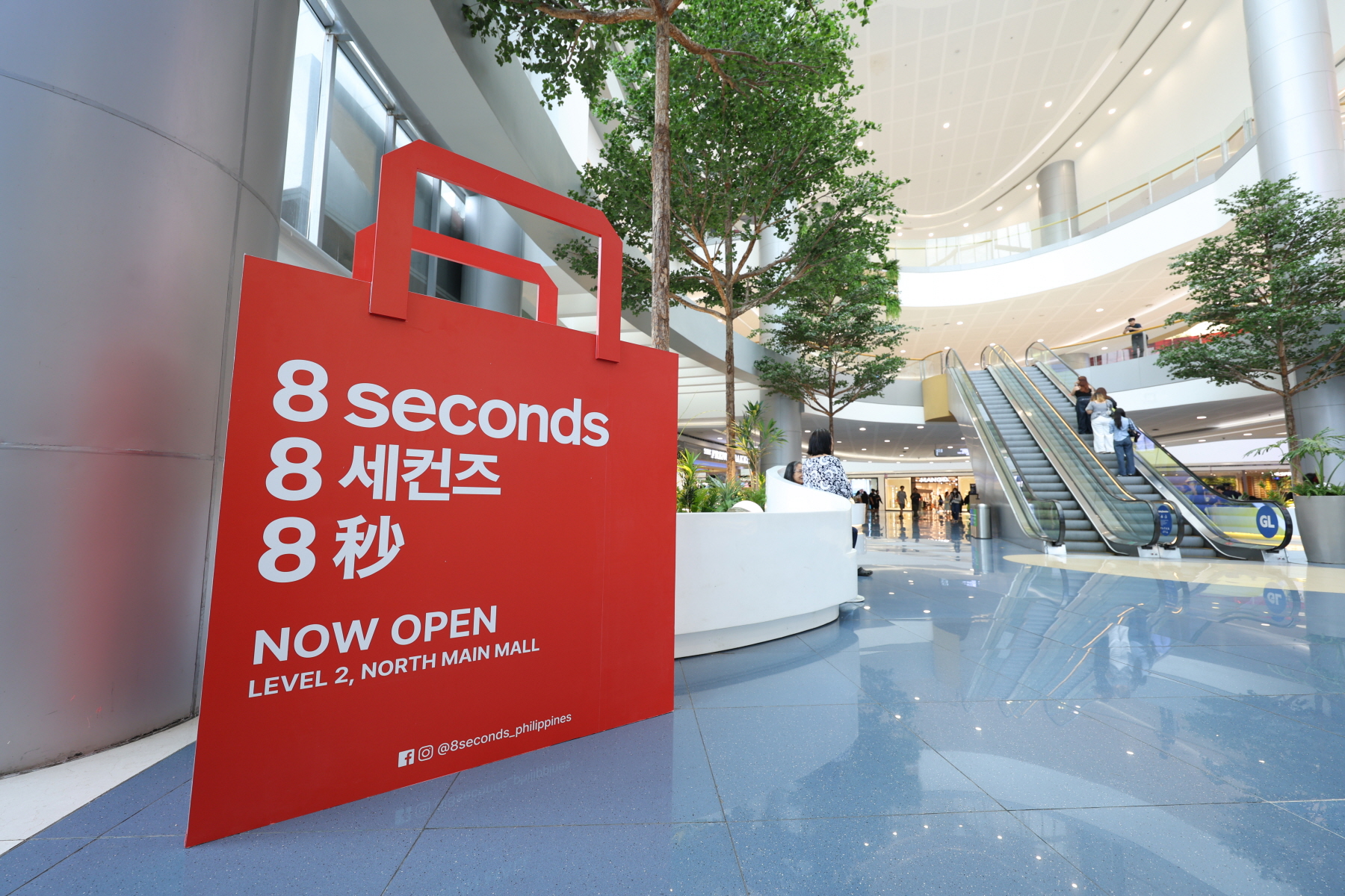 A large red 8 Seconds installation inside SM Mall of Asia announces the brand’s official opening at the Level 2 North Main Mall