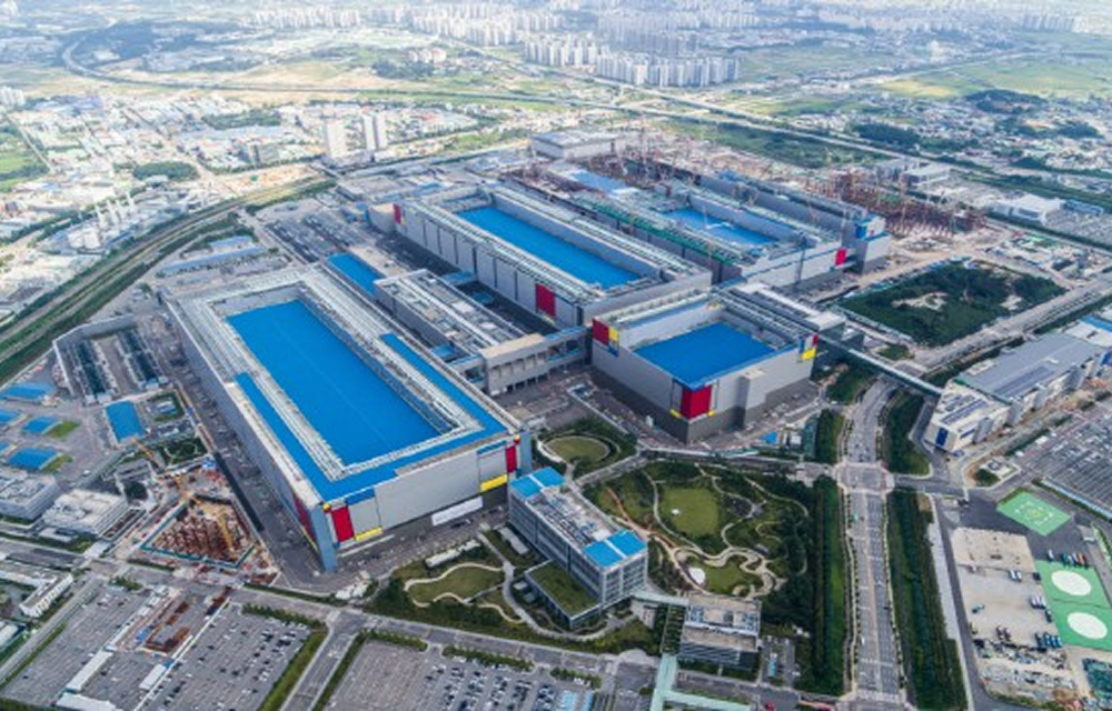 Aerial view of the P3 semiconductor production site in Pyeongtaek, South Korea.