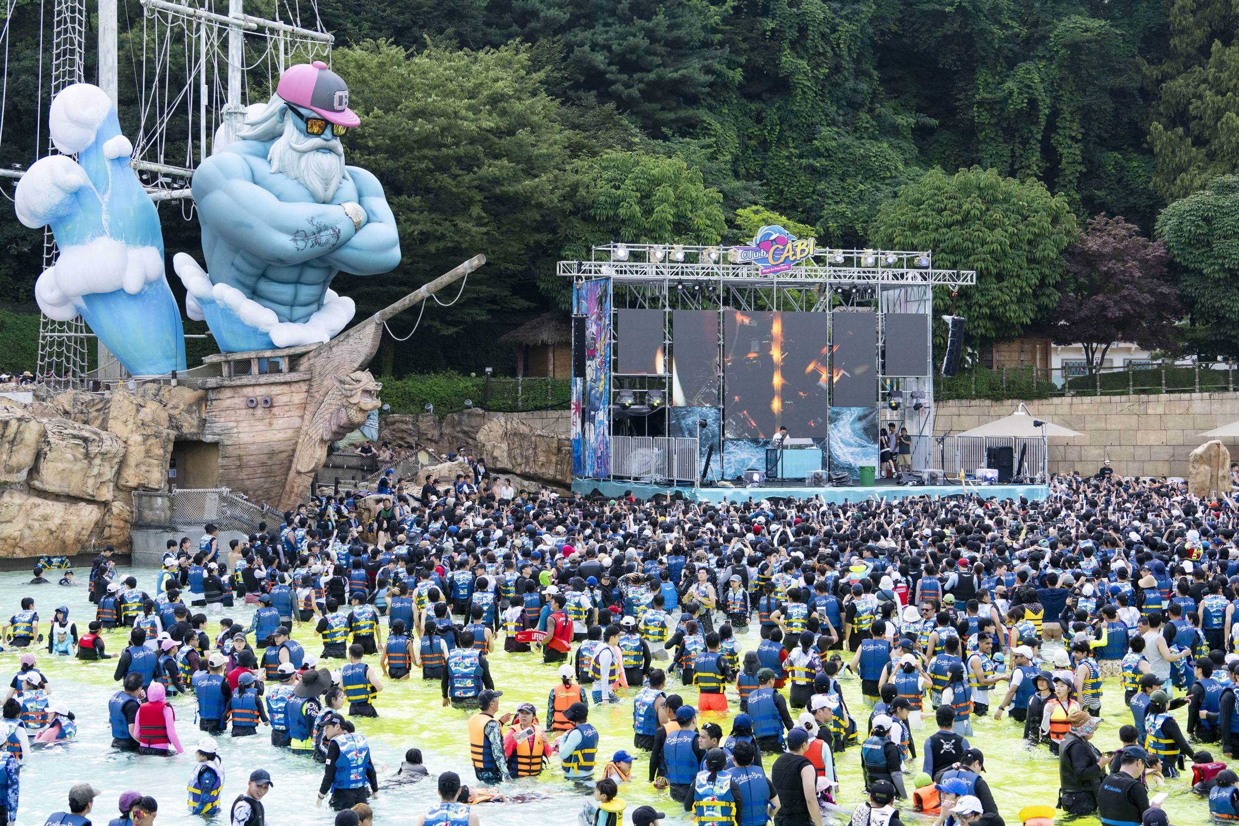 지난해 워터 뮤직 풀파티가 펼쳐졌던 파도풀 현장