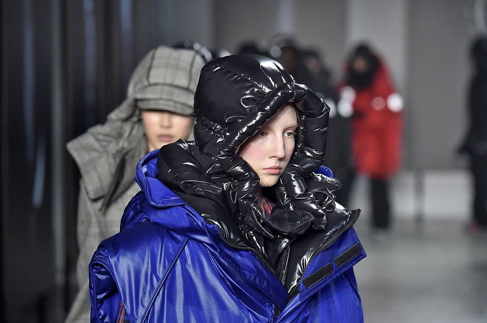 20190121092828488_img.jpg 준지 2019년 FW 파리 컬렉션, 밀레니얼 세대 위한 스포티 믹스매치6