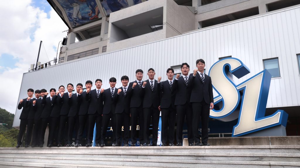 갤럭시, 2년 연속 삼성라이온즈 신인 선수 슈트 협찬