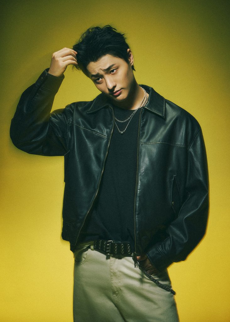 에잇세컨즈 싱어송라이터 우즈 가을 스타일링 화보