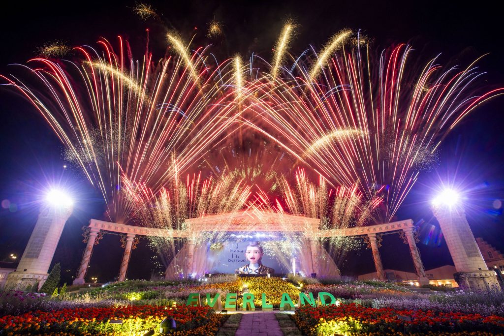 에버랜드 포시즌스가든 '케이팝 데몬 헌터스 싱어롱 불꽃쇼'