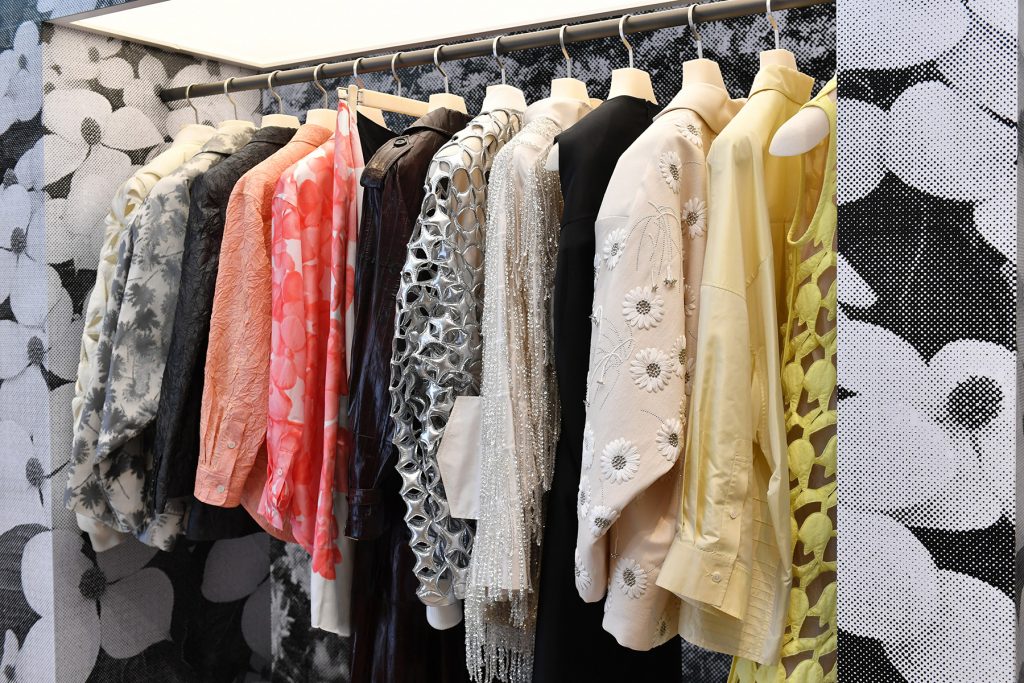 비이커 청담점에서 조성민 디자이너 브랜드 ‘제이든 초’ 전시