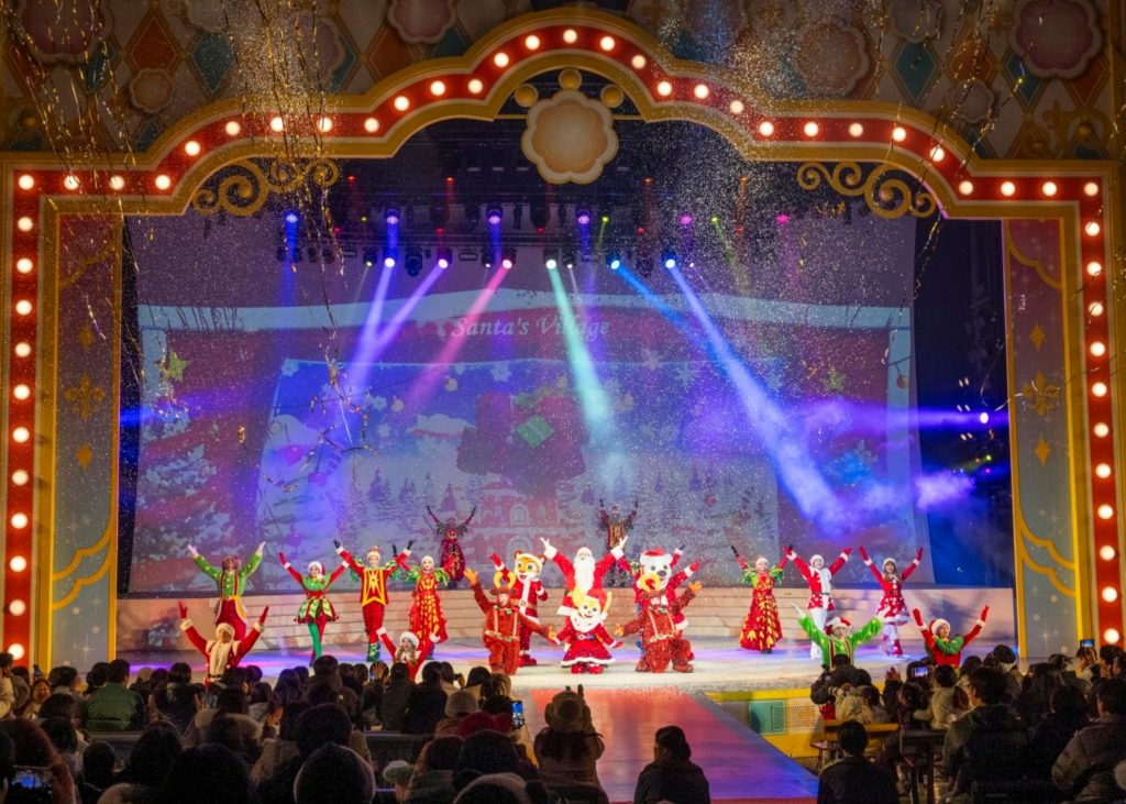 'Very Merry 산타 빌리지' 공연