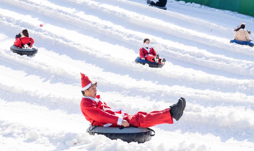에버랜드 눈썰매장 '스노우 버스터' 레이싱 코스