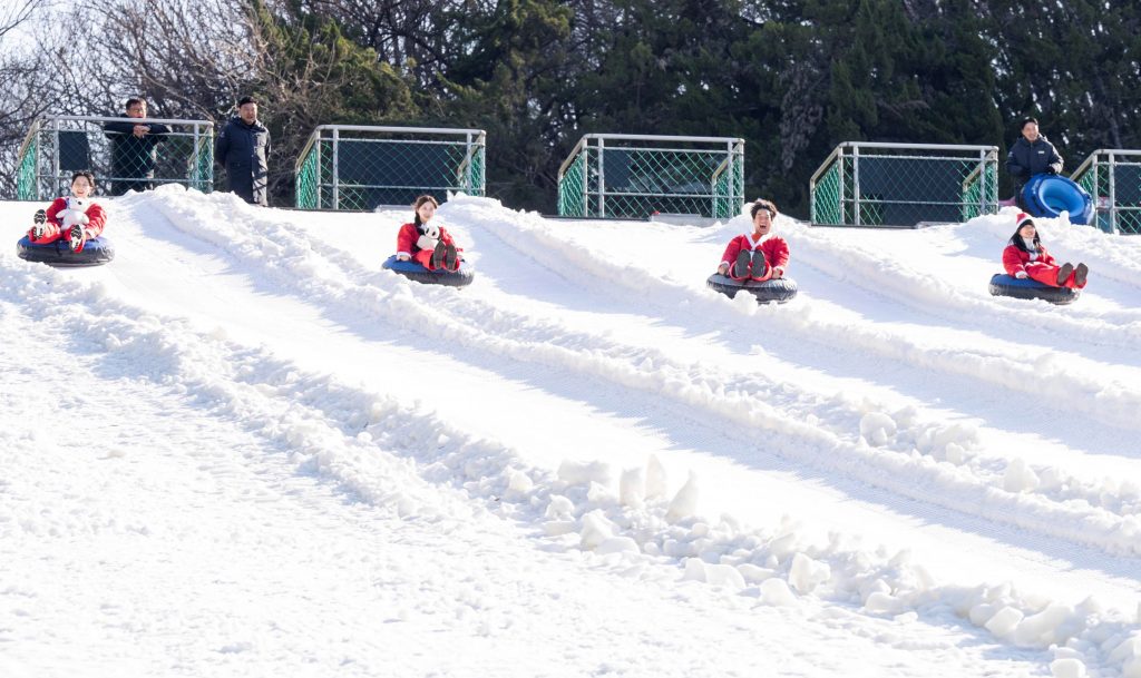 에버랜드 눈썰매장 '스노우 버스터' 레이싱 코스