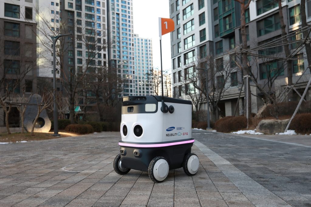 아파트 단지를 자율주행하는 음식배달로봇