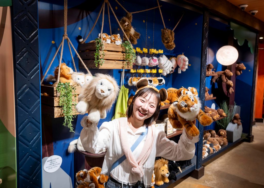 에버랜드 나만의 반려 인형을 입약할ㅁ 수 있는 '사파리 기프트샵'