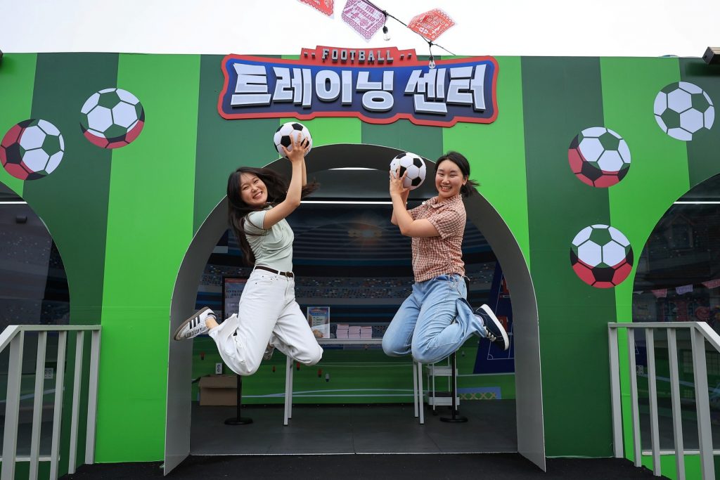 6월 왓에버 시리즈 '풋볼 앤 타코'