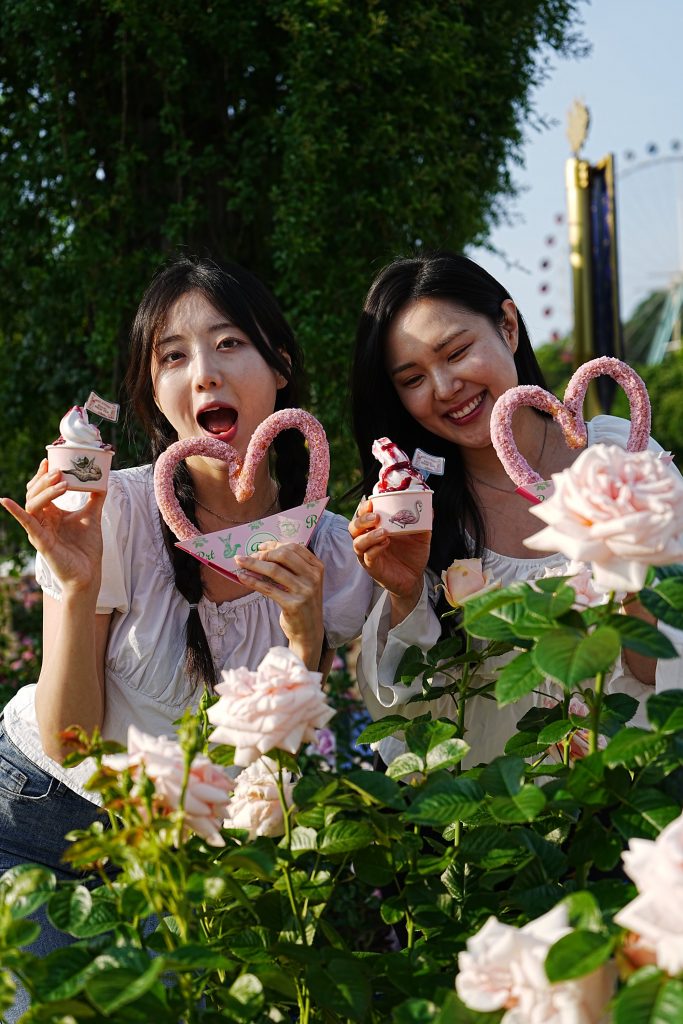 에버랜드 로로티 하트츄러스와 로즈 베리 소프트 아이스크림