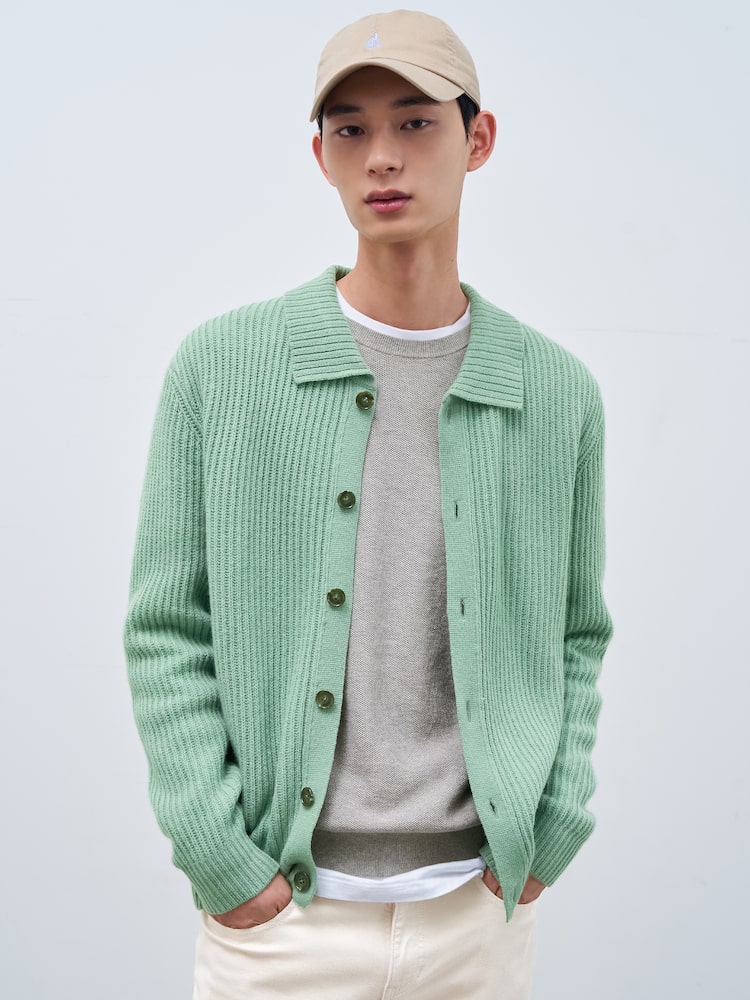 A ribbed shirt-cardigan in light green (BEAKER MEN)