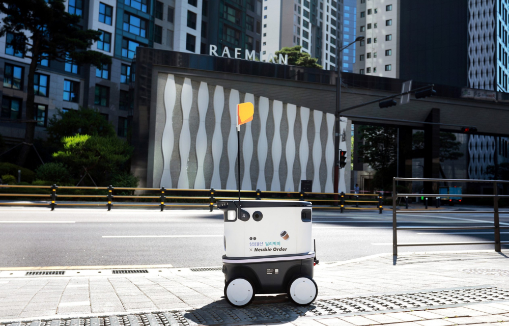 A Neubility autonomous delivery robot outside Samsung C&T Engineering and Construction Group’s Raemian Leaders One Apartment complex in Seoul