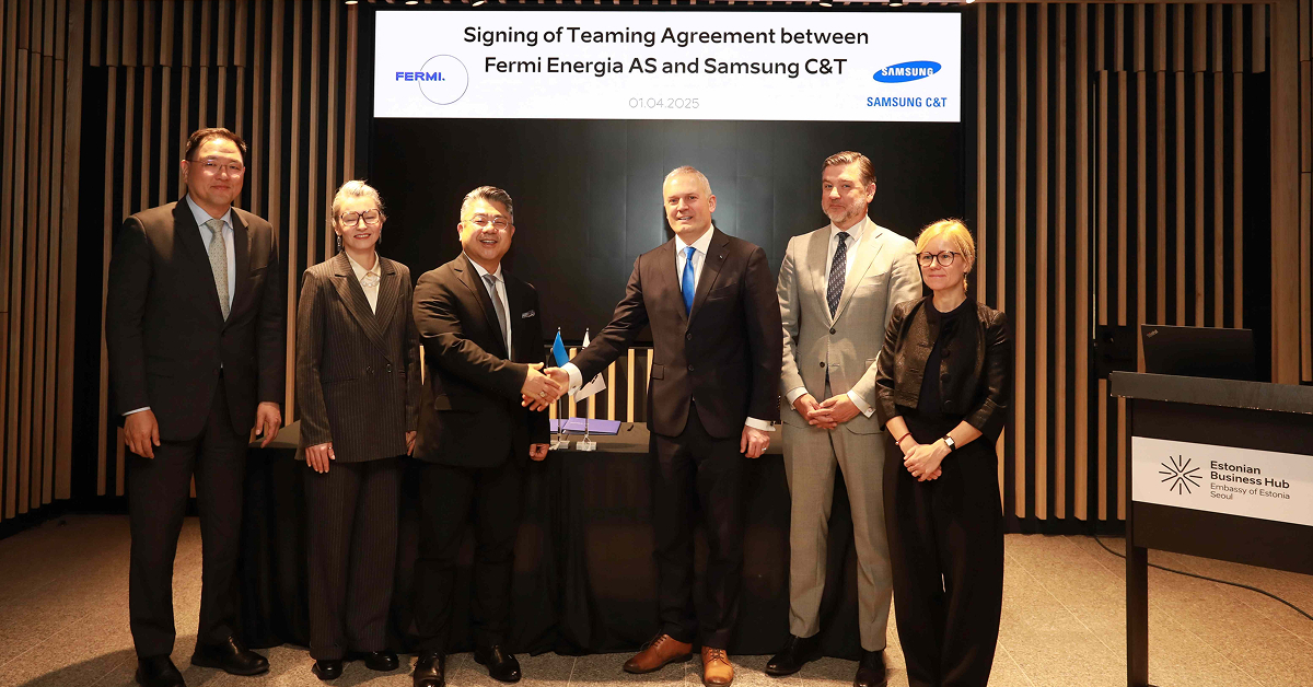 Fermi Energia and Samsung C&T E&C Group representatives shaking hands during the SMR teaming agreement signing ceremony at the Estonian Business Hub, Seoul, on April 1, 2025.