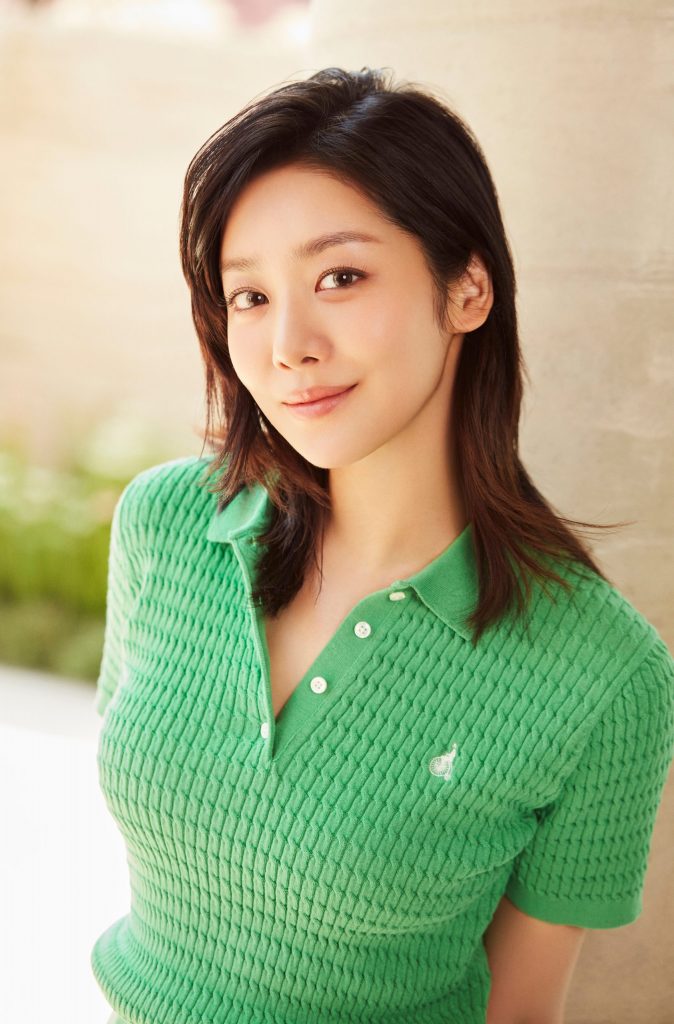 Cha Joo-young brings effortless charm to the SolSol Knit campaign, wearing the T-Collar Cable Short-Sleeve Pullover in vibrant green. The textured design and tailored silhouette capture the collection’s refined, breathable aesthetic.