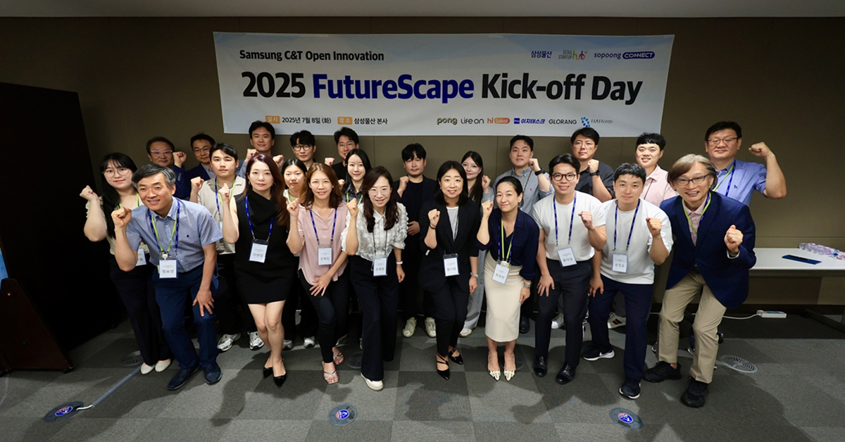 Group photo of Samsung C&T’s DxP Business Strategy Team and partners posing together at the 2025 FutureScape Kick-off Day, standing in front of a banner and raising their fists in celebration.
