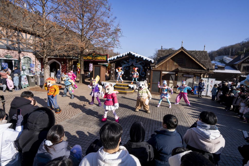 Everland’s Snow Friends characters perform a live winter show in Alpine Village as visitors watch during the Snow OZ Park winter festival.