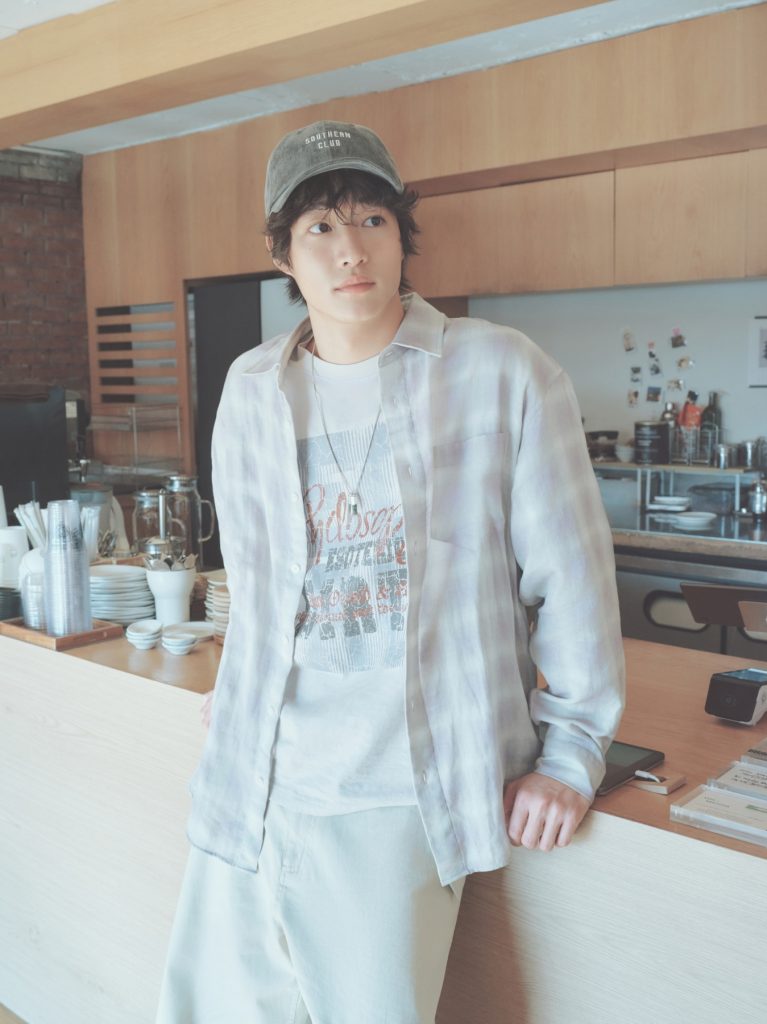 Relaxed silhouettes and knit textures from 8seconds’ SS26 menswear collection create a comfortable, laid-back look