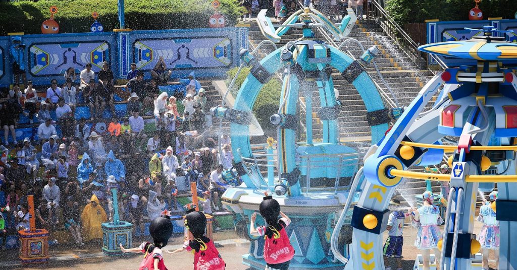 Performers and visitors gather at Everland’s Shooting Water Fun Season 2 show, where water sprays over the crowd during an outdoor summer performance.
