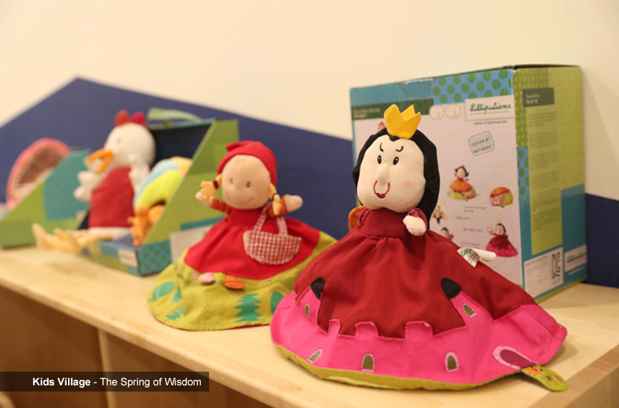 Lilliputiens Reversible Snow White Plush Story Telling Toy